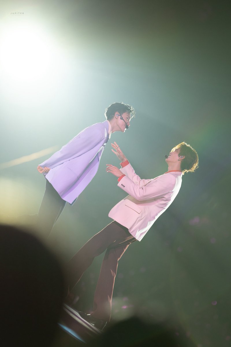 jrr_juupiter's tweet photo. Unconditional love  💐

#junniorrs #markjrtn 
#juniormark @jnnrrs @Markjrtn 

JUNIORMARK ALONG SUNNYMOON 

#JuniorMarkConcertD2 https://t.co/vz0WjTnqpg