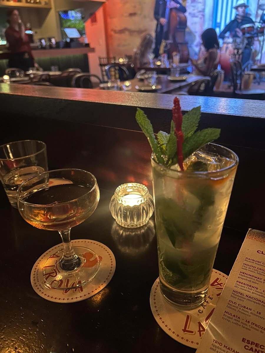 Celesteviuo's tweet photo. Night cap with a side of live tunes. https://t.co/rsDCjWPRNX
