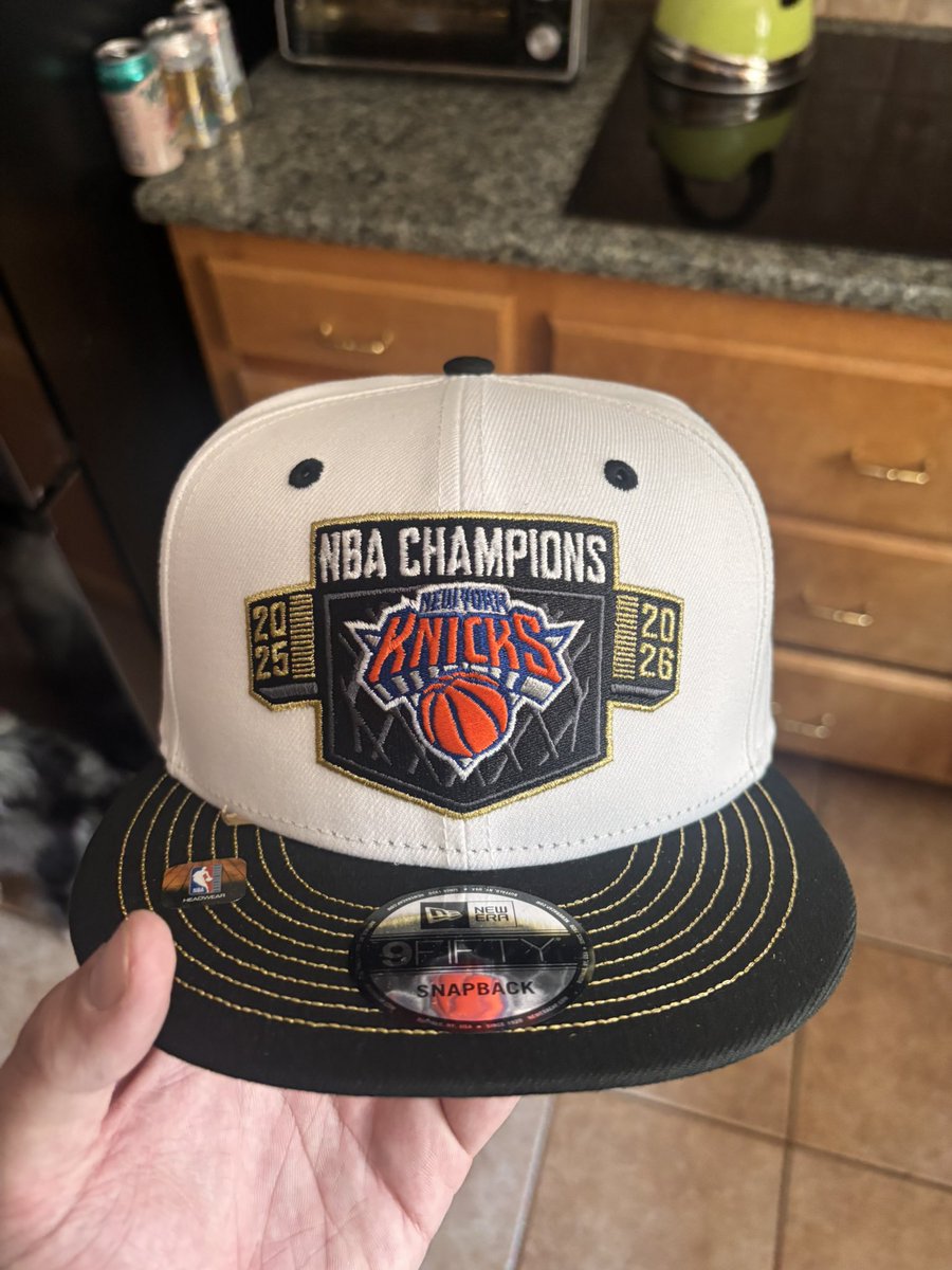 TVB_32's tweet photo. Championship hat came in the mail today!! Couldn’t be happier #Knicksin5 https://t.co/38kSytYVxU