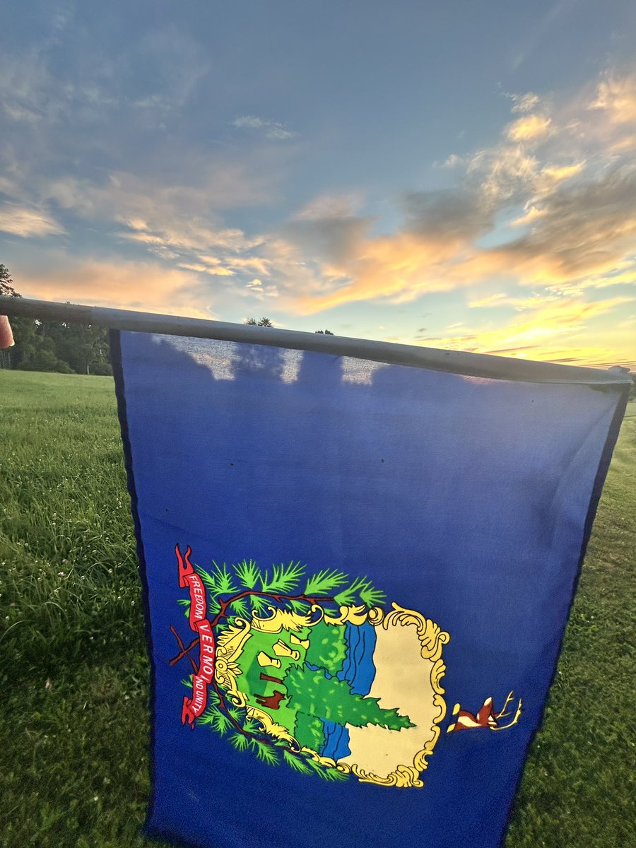 anson_ag's tweet photo. Teaming up tomorrow with our friends to the North. Team @GovPhilScott, New England Governors &amp; Eastern Premiers have Dragon Boat Rowing Team. We will begin with #Vt cider donuts &amp; take it from there. Lake Champlain at 8 AM. MORE: https://t.co/t0Gm8OYTxN #stateofinspiration 🇺🇸 🇨🇦 https://t.co/0JrajgMLHP