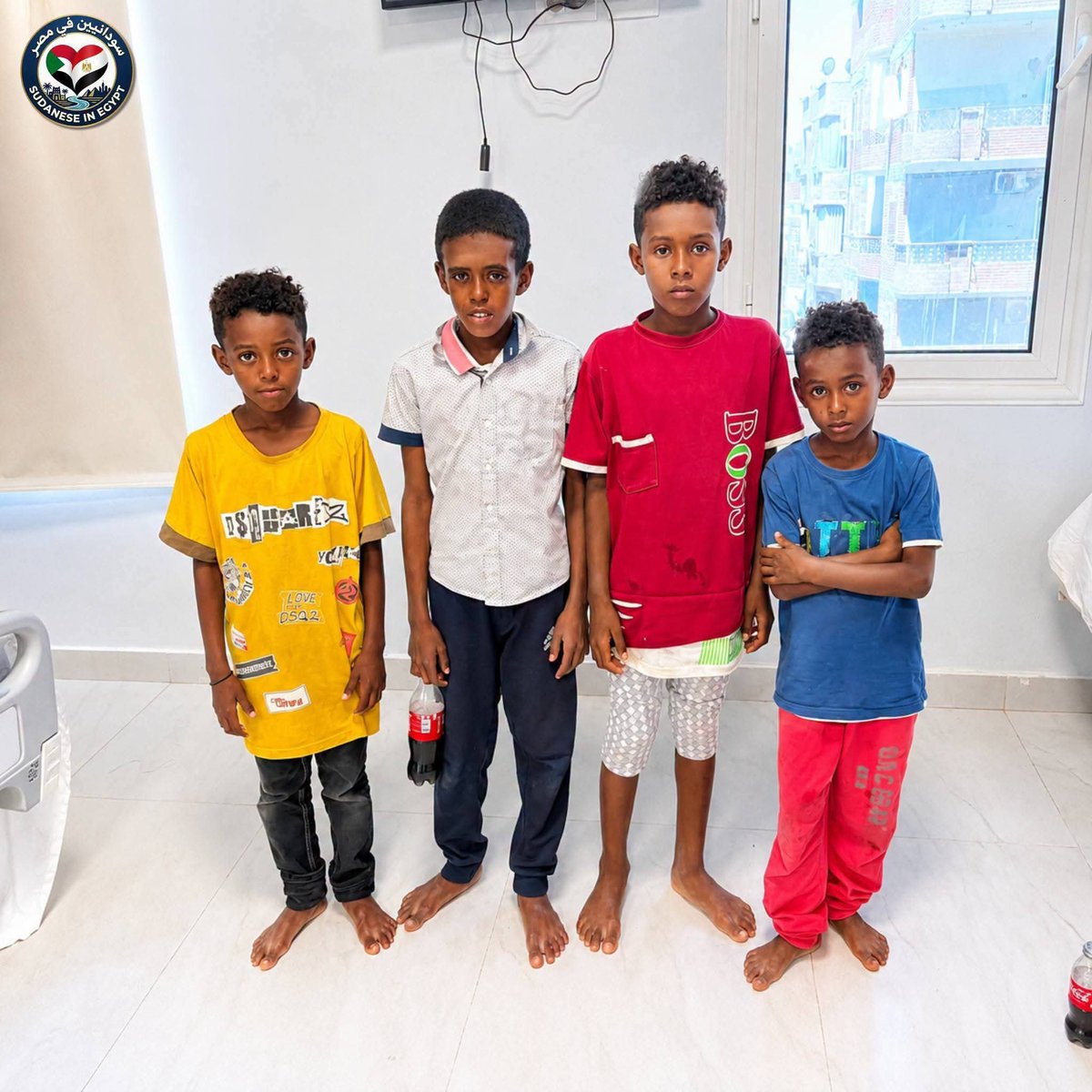 Aldana751's tweet photo. ⚠️ السلام عليكم الأطفال ديل سودانيين مقيمين بمصر 🇪🇬🇸🇩 بيمروا بظرف صعب جداً بعد وفاة أمهم صفاء إبراهيم الطيب في حـ ـادث مؤلـ ـم عند محطة قطار ديروط بينما نجت الطفلة الصغيرة الي كانت برفقتها.. 

الأطفال حالياً محتاجين يصلوا لأهلهم وأقاربهم قالوا إن عندهم خالات في فيصل عشان كدا بنناشد كل زول ممكن يعرف الأسرة أو عنده معلومة يتواصل مع الشاب المصري علي الارقام دي.. اتصال📲 01001932658
واتساب 📲 201558509352+

أسماء الأطفال: مختار علي محمد علي جامع، محمد علي محمد علي جامع، عمر علي محمد، تلين علي محمد، مؤتمن علي محمد.. الأب: علي محمد علي جامع الأم: صفاء إبراهيم 

الصور دي رسلها شاب مصري جزاه الله خيرا صورهم ونشر المناشدة نناشدكم بالله ما تمرو بدون شير للصور دي او نشرها في صفحاتكم شيروا الصور قدر ما تقدروا يمكن مشاركة منك تصل لزول من أهلهم أو زول بعرف الأسرة في فيصل ما تستهينوا بالـشير .. 

#منقول