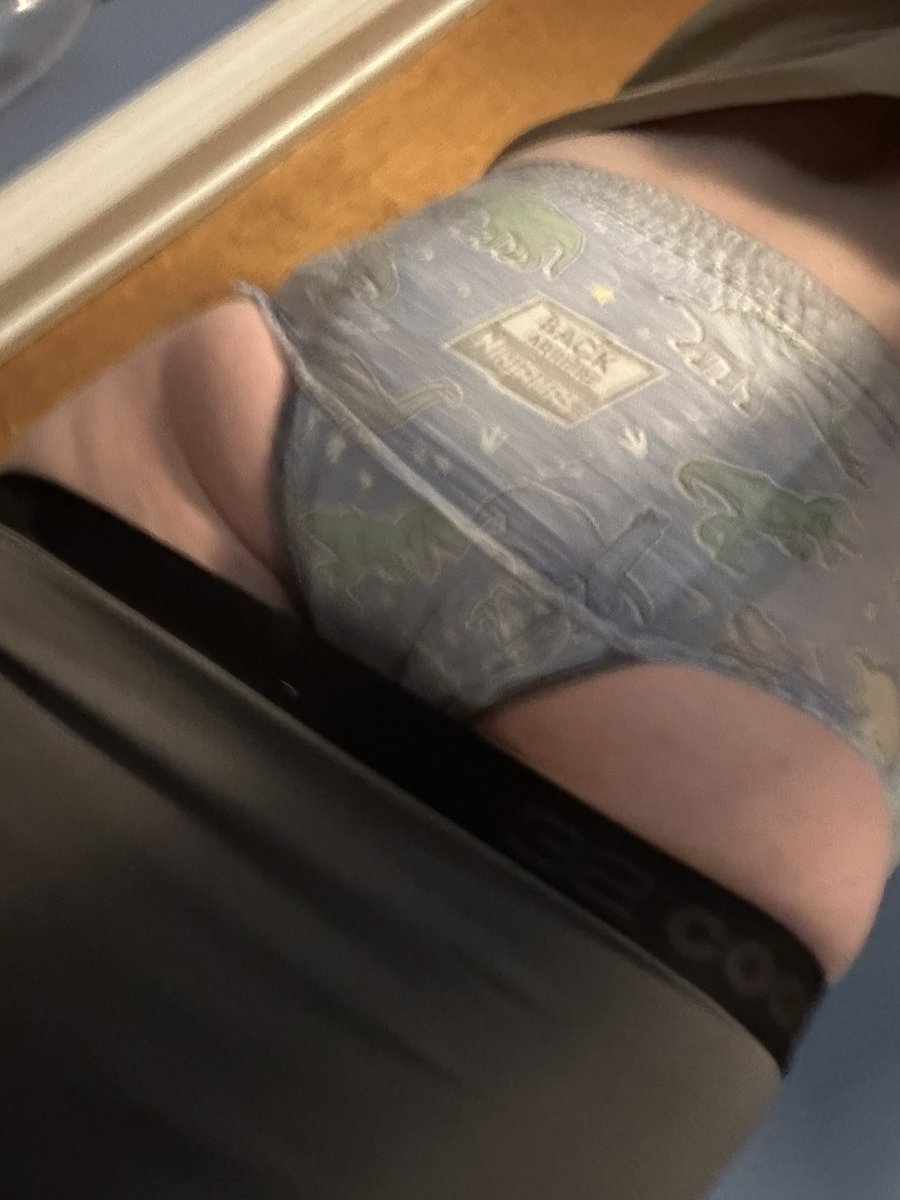 TimAnderso1202's tweet photo. Finally back in diaper😊 Do you think anyone will notice? #diaper #diaperboy #abdl #diaperbutt #tbdl #pullups https://t.co/fd8G7xMz2K