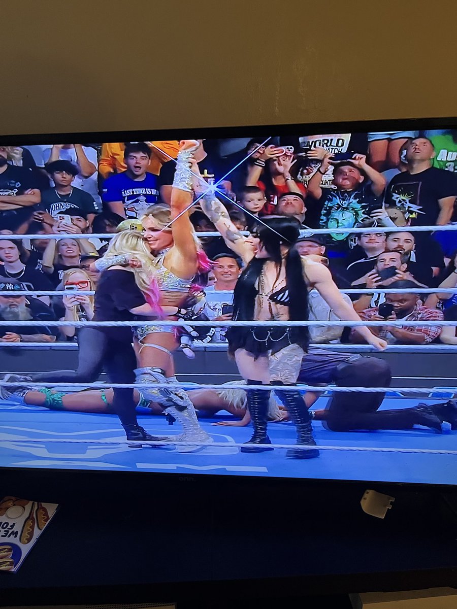2002Marie2002's tweet photo. Watching SmackDown the day after and seeing @TatumPaxley on the blue brand????? HELLLLLO YES PLEASE !!!!!🙏🏼💙💙💙💙💙 https://t.co/CPJak69YBk