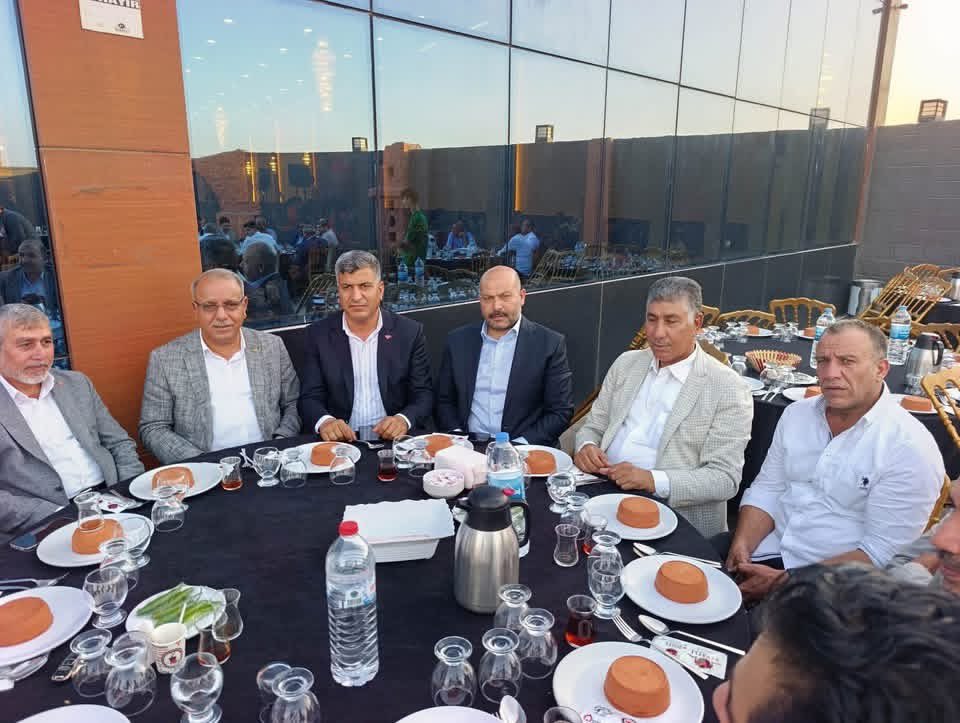 msaitardan's tweet photo. 📍Şanlıurfa 
Tammah Aşiretimizin Kanaat Önderi Arsan Aslan’ın kıymetli evladının düğün merasimine katılıp bu mutlu günlerinde sevinçlerini paylaştık.
Aslan Ailesine hayırlı olsun, Genç çiftimize de mutluluklar dilerim.
@mehmetarsanoglu https://t.co/3cTaRAQPBK
