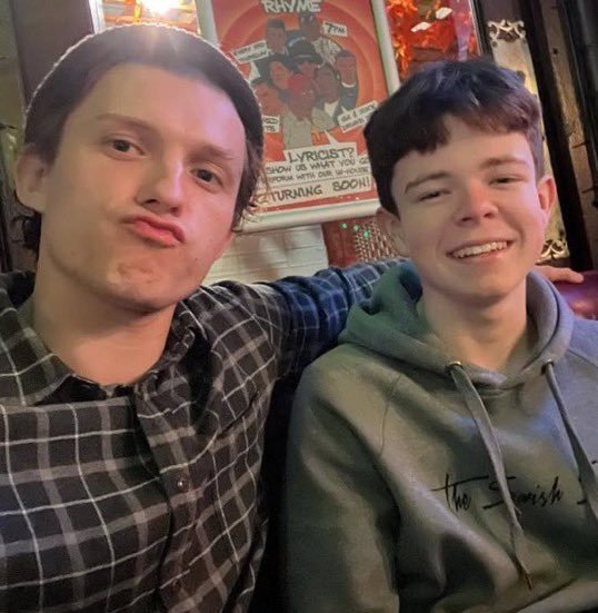 sekkyoku's tweet photo. Un dato curioso sobre #SpiderManUnNuevoDía 

El dibujo que hace MJ no lo dibujó #Zendaya, sino #PatrickHolland, "Paddy", el hermano de #TomHolland. 

#spidermam #spidermanbrandnewday https://t.co/ukmpFpoIw3