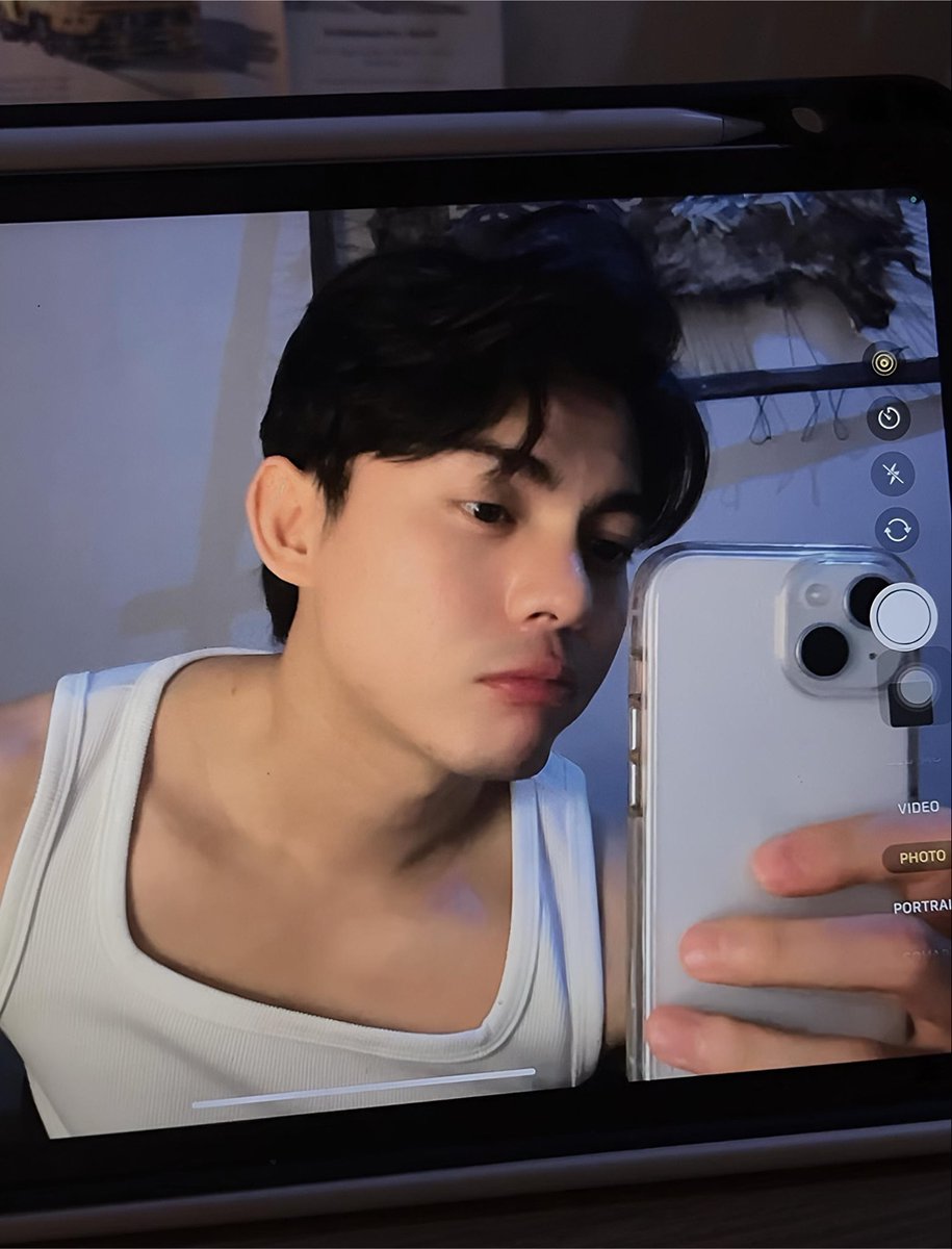 rafhi_dominic's tweet photo. Udah tengah malem bukannya mandi malah selfie 🌝 https://t.co/UZXbDs8b1E