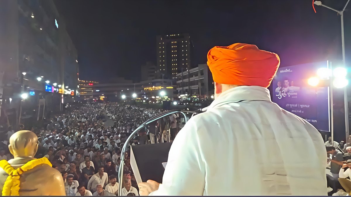 RakeshTikaitBKU's tweet photo. गुजरात के जिला मोरबी स्थित गांव जैतपुर व जिला मुख्यालय मोरबी में अडानी की निजी विद्युत लाइन के विरोध में आयोजित खेडुत महासभा में हिस्सा लिया और गुजरात के खेडुत वर्ग को संबोधित किया, देश की सरकार किसान के लिए नहीं कॉरपोरेट के लिए काम कर रही है क्योंकि अनाज उगाने वाला किसान उनके लिए कोई महत्व नहीं रखता है अगर गुजरात के किसानों पर सरकार के द्वारा कोई भी अत्याचार किया गया तो देशभर में आंदोलन का आगाज होगा हम सभी इस लड़ाई में इनके साथ हैं।
@OfficialBKU
