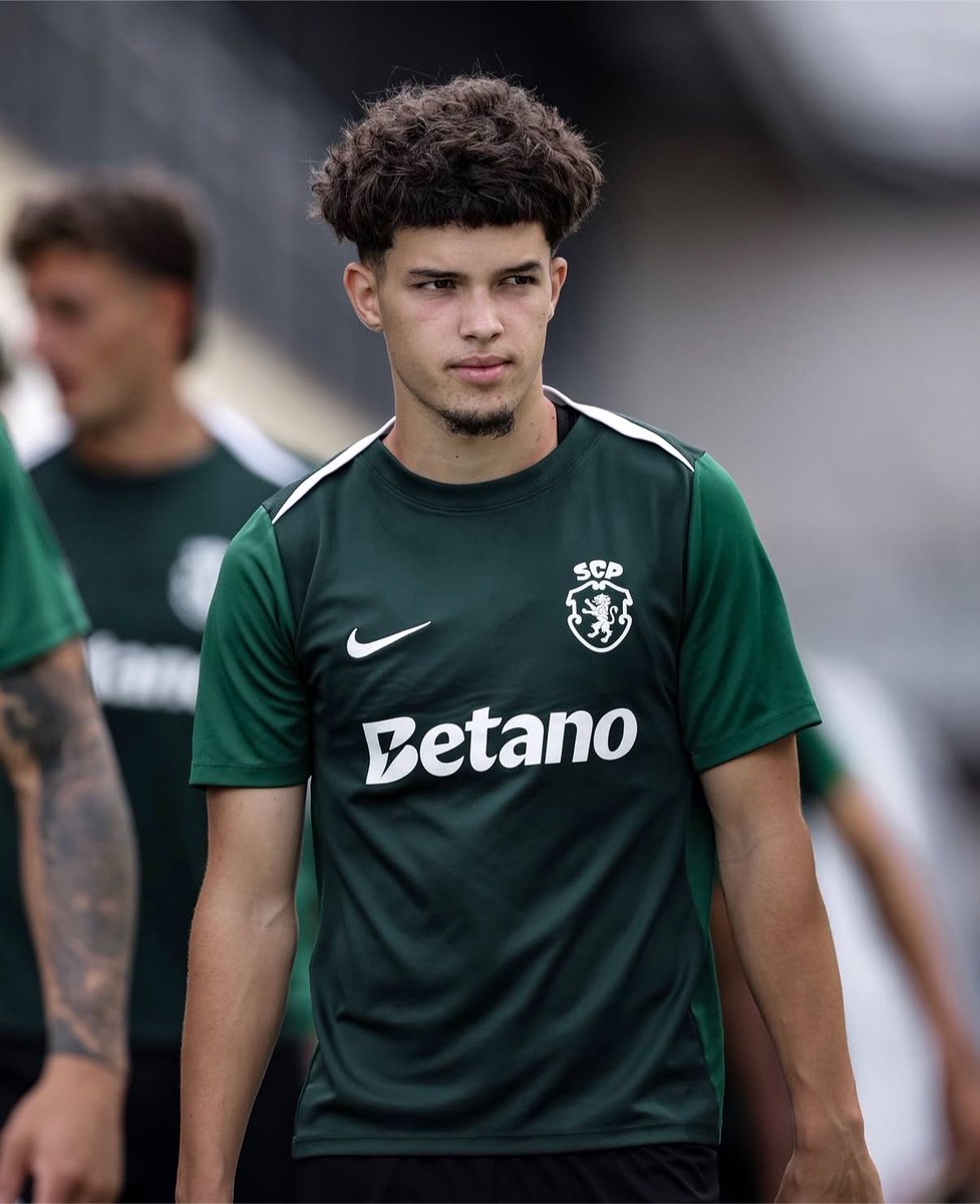 Sporting_CPAdep's tweet photo. Flávio Gonçalves e Rodrigo Dias são lançados no onze inicial desta noite.
#MadeInSporting 💚 https://t.co/H5lhFyGoZW