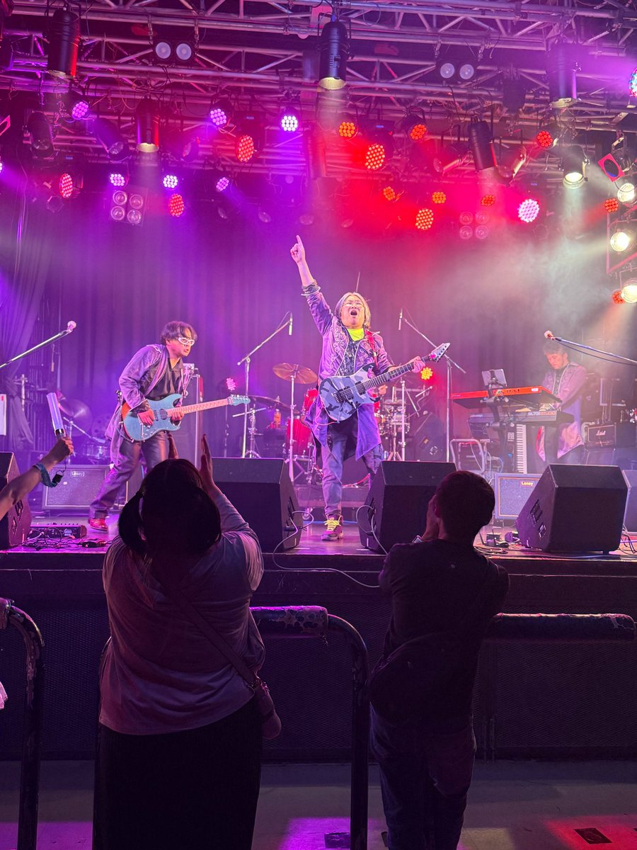 aicoraman's tweet photo. #CROSSROCKS vol.90
#aicora 無事？ではないな(笑)

ボーカルお休みをAIに歌わせて完走しました。

今回は全曲ROSELIAということで
頑張りました。
是非ともボーカル復活したら必ずリベンジしたいとおもいます！

ありがとうございました。 https://t.co/LzSYOKGlgw