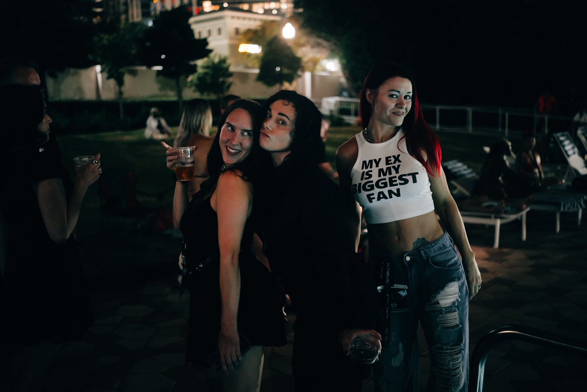 doctoreimages's tweet photo. Poolside friends. @lajosiejo @Nancifer_ @CatherineFoxx @thecadencelux @FetishCon #lumixS9 https://t.co/HyAwB3eTcm