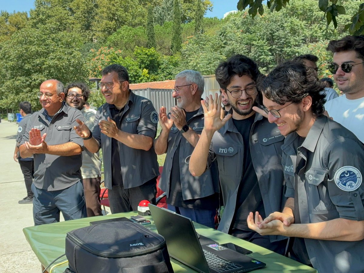 MKEgovtr's tweet photo. 🚀 ROKET MOTORUMUZ ATEŞLENDİ: GELECEĞİN MÜHENDİSLERİNDEN ÜSTÜN BAŞARI!

MKE Aday Mühendis Programı kapsamında İTÜ’deki aday mühendislerimizin oluşturduğu PARS Roket Grubu, MKE desteğiyle geliştirdiği Sıvı Yakıtlı Roket Motoru’nun ateşleme testini başarıyla gerçekleştirdi.

MKE Aday Mühendis Takımımız PARS’ı; fikirlerini teknolojiye dönüştüren azimleri, ortaya koydukları yaratıcı fikirleri ve emekleriyle elde ettikleri başarıları için gönülden kutluyoruz. 

Bu yolculukta desteklerini esirgemeyen başta Genel Müdürümüz Sayın @ilhamikeles ve Sayın Rektörümüz @profHasanMandal ile gece gündüz demeden emek veren MKE EMARGEM (Enerjik Malzemeler Araştırma ve Geliştirme Merkezi) ekibi ile İTÜ akademik kadrosuna teşekkür ederiz.

@tcsavunma 
#MillîGüçMKE🦾🚀🇹🇷