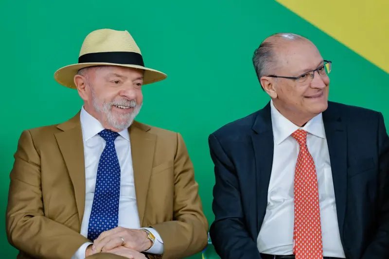 pedrorousseff's tweet photo. 🚨GIGANTE! Plano de governo de Lula PREVÊ FIM DA ESCALA 6X1, MAIS DIREITOS SOCIAIS e MUDANÇAS nas EMENDAS PARLAMENTARES!

Presidente Lula também menciona IMPORTÂNCIA da DEFESA DA SOBERANIA BRASILEIRA e DESMATAMENTO ZERO

A DIFERENÇA ENTRE LULA E FLÁVIO RACHADINHA É GRITANTE! 🦑🇧🇷👏