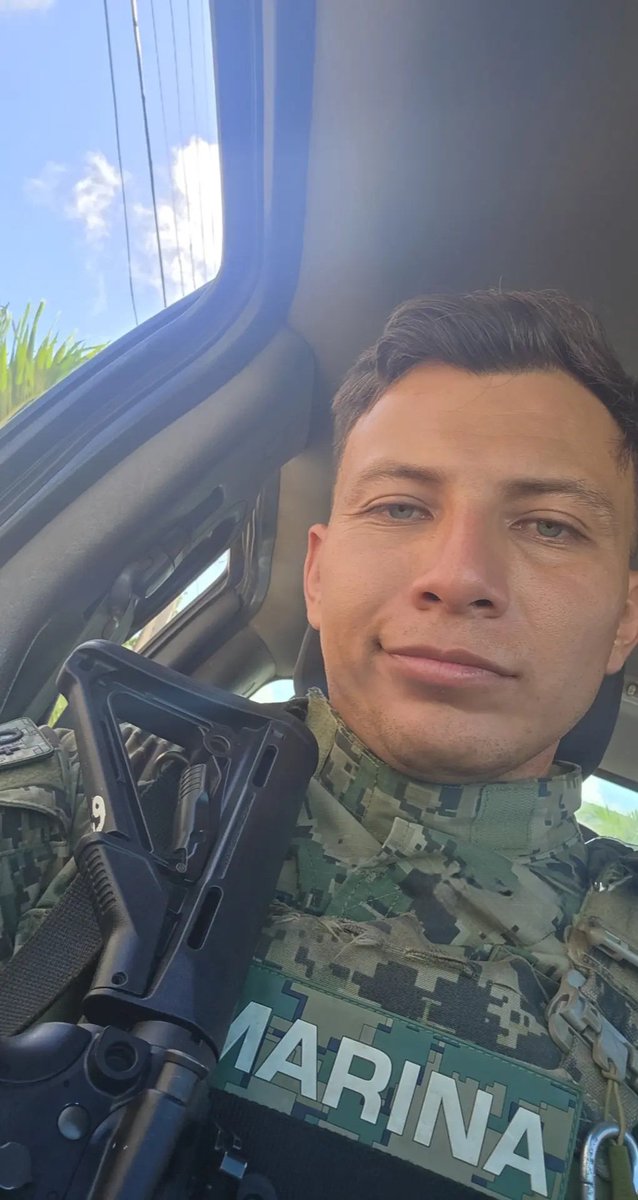 andy43935658's tweet photo. Ya regrese, por favor no me reporten, me bloquearon mi cuenta por 12 hr., y apenas me la devolvieron ja, el contenido es para ustedes, me hicieron borrar la primera parte que subi de este marino, aqui les dejo otras fotos, disfrutenlo, si llega a 150 RT, les compartire sus videos https://t.co/sGfo1pLDYr