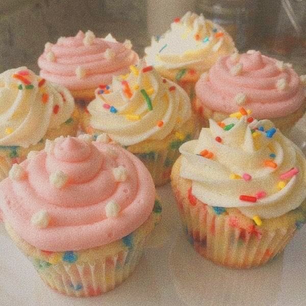 maIlowdeer's tweet photo. how pinterest views me 𐔌՞ ܸ.ˬ.ܸ՞����

clothing style
hair style
sweet food
salty food https://t.co/pFyNc95btI