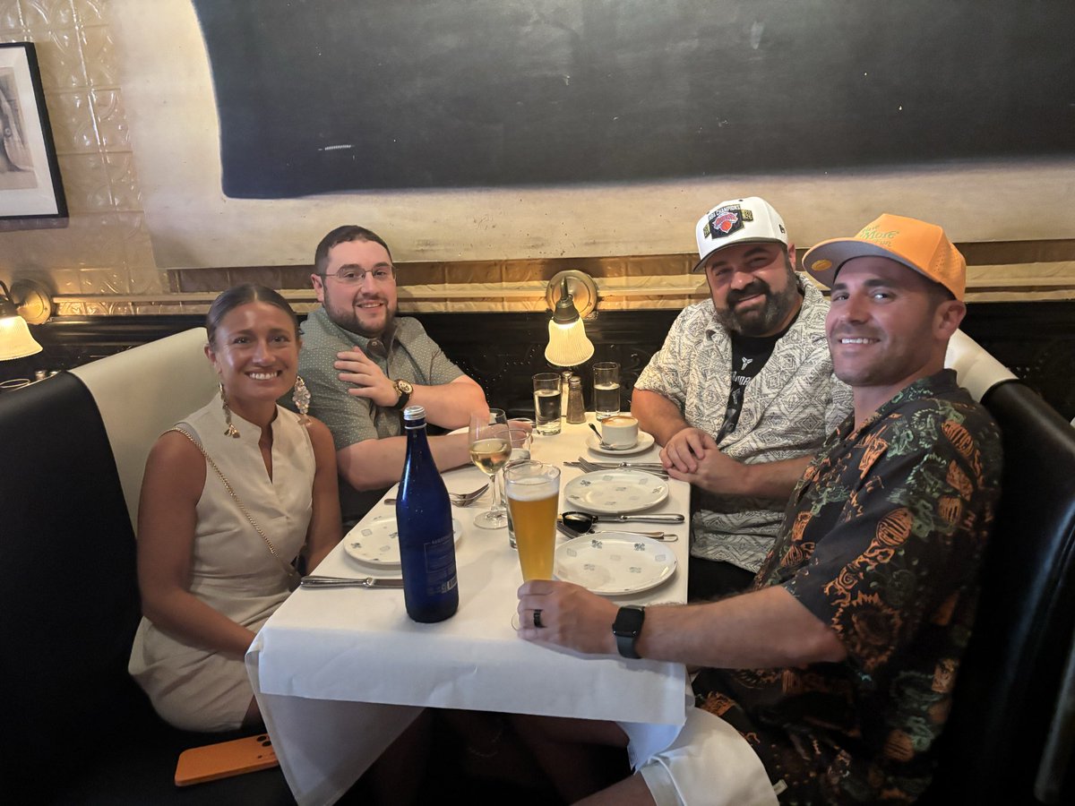 MMandOscar's tweet photo. AlsoMike and family in NYC on an epic pub crawl today. #Raouls #Dante #KatanaKitten https://t.co/9SFnsq2qlZ