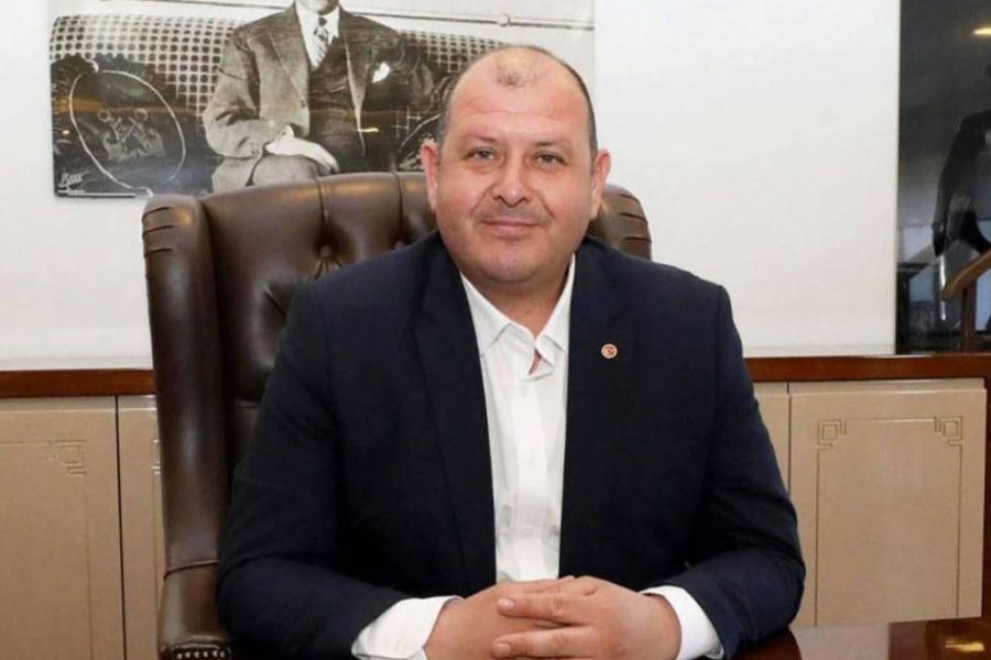 tr724com's tweet photo. Tutuklanan Menderes Belediye Başkanı görevden uzaklaştırıldı 

https://t.co/WHoTGXjYvq https://t.co/R68vAW0bee