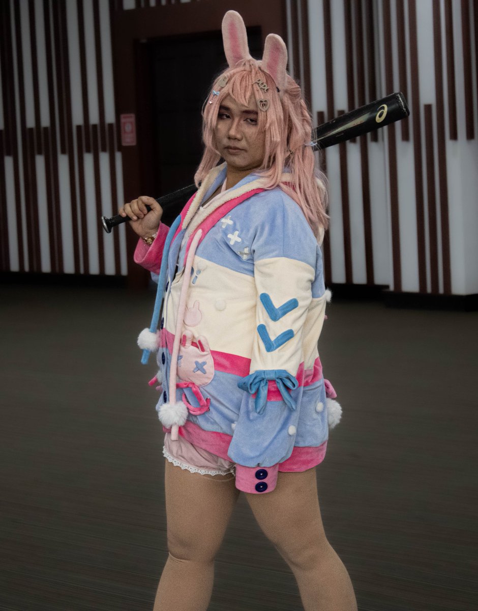 RyujiLi's tweet photo. I just rely on instinct and did what I felt like what would the schizo conspiracy theory spouting yabbit would do. At this point I don't think there's nothing that doesn't suit Pippa anymore. I had my fun and will still do more of her cosplay for the funny.

#MMOARTPG https://t.co/Ec9f5VVHzb