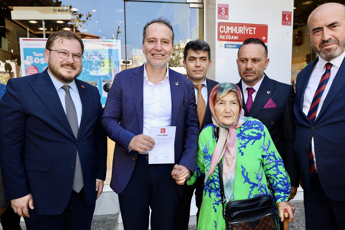 erbakanfatih's tweet photo. Edremit’te esnaf ziyareti programımızda halkımızla buluştuk. Yoğun bir ilgiyle karşılaştık. Tüm Edremit halkına, esnaflarımıza çok teşekkür ediyoruz. https://t.co/xzq1RBnzCB