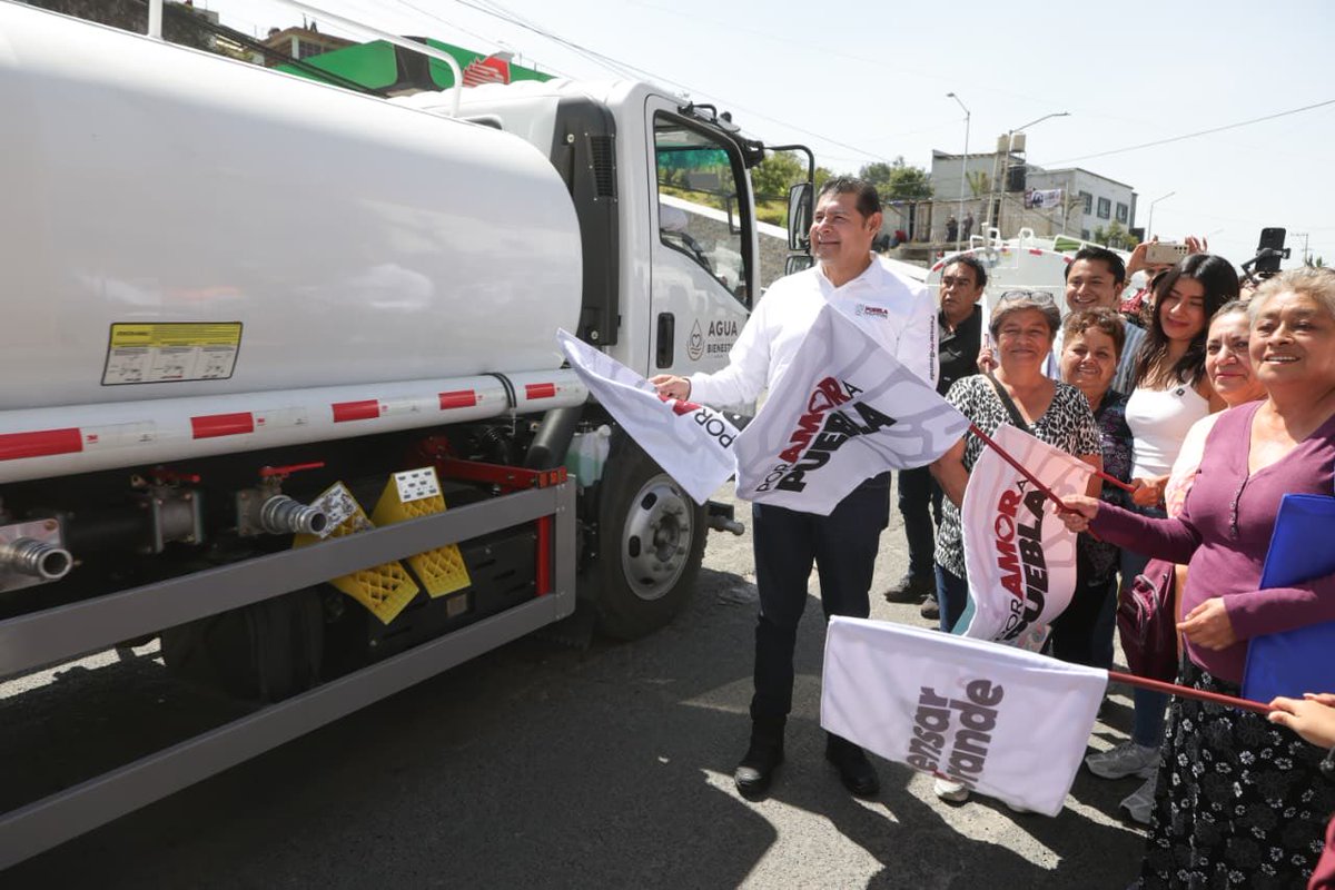 armentapuebla_'s tweet photo. Desde la Unidad Habitacional Clavijero de nuestra capital, atendemos y resolvemos las necesidades de agua 🚰🏡 de las y los poblanos, a través del programa: Agua para Bienestar. 💧🫶🏼✨ https://t.co/1DC1tvwNbi
