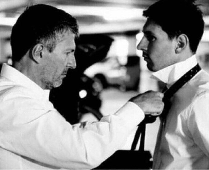 MessiFanatic_'s tweet photo. We all have a father son or father daughter moment like this, Leo is no different https://t.co/im1uUHEJWd