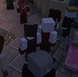 playfulgambit's tweet photo. awfully close there you two https://t.co/Bko388oFxj
