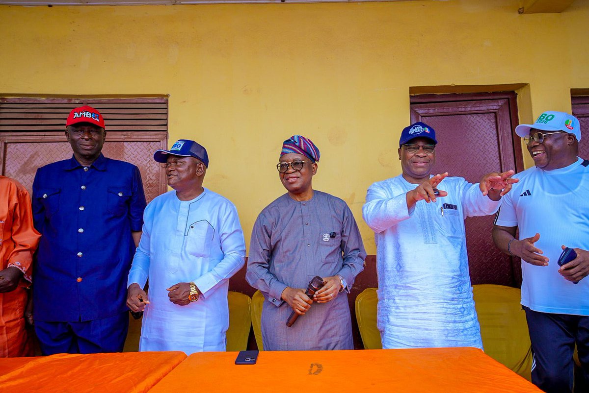 _chiefagbabiaka's tweet photo. Oyetola Charges Boripe APC Members to Mobilise Support for AMBO

The former Governor of Osun State and Minister for Marine and Blue Economy, His Excellency Adegboyega Oyetola (@GboyegaOyetola) CON, has joined members of the All Progressives Congress (APC) in Boripe Local Government Area at their weekly meeting.

Addressing party members, Oyetola urged them to intensify grassroots mobilisation, canvas across their respective communities, and deploy their full energy towards ensuring victory for the APC candidate, Asiwaju Munirudeen Bola Oyebamiji @OyebamijiBola (AMBO), in the forthcoming Osun State governorship election.

The former governor emphasised the importance of unity, commitment and effective grassroots engagement, charging party faithful to take the APC campaign to every ward and community while remaining focused on delivering victory for the party.

The meeting featured enthusiastic participation from party leaders, stakeholders and members, who reaffirmed their commitment to the APC campaign and the candidacy of AMBO.