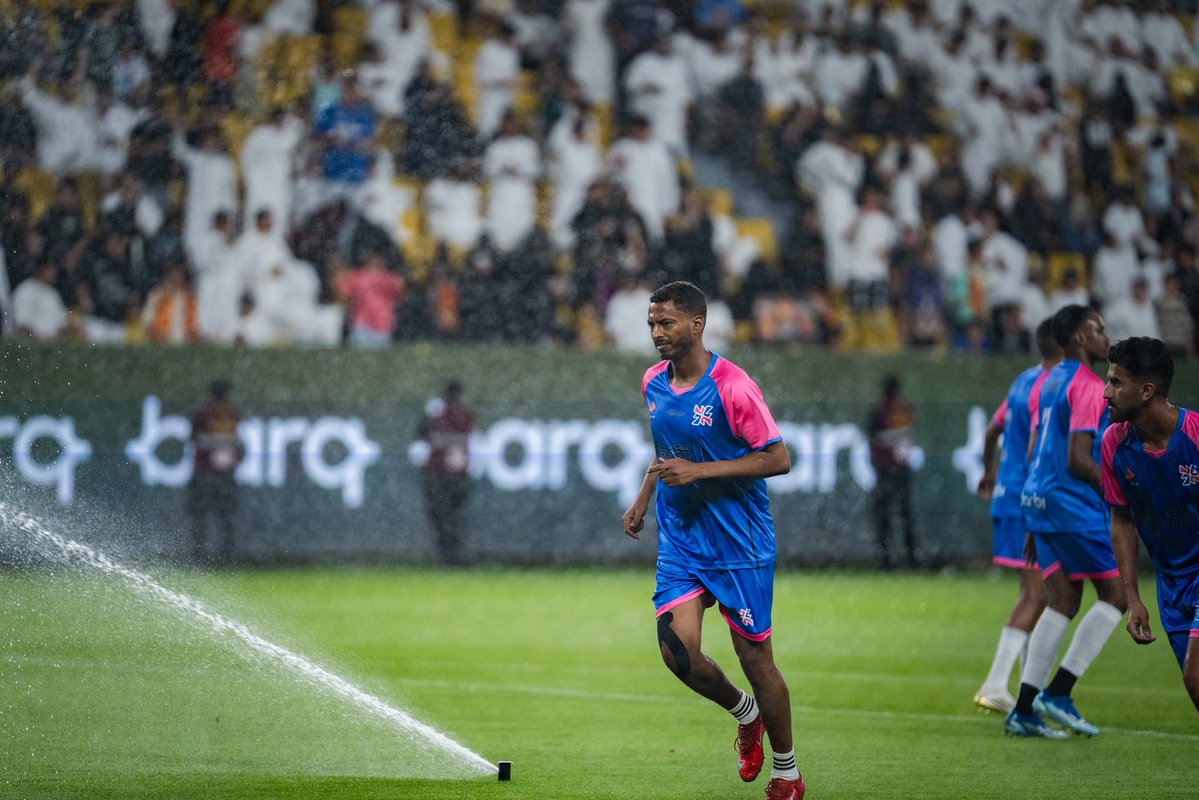 Timecodesa's tweet photo. إحماء فريق الطواحين وفريق خالد البراك  للمباراة 🔥⚽️ 
#كأس_النجوم #تايم_كود https://t.co/8DVqiXjGkW