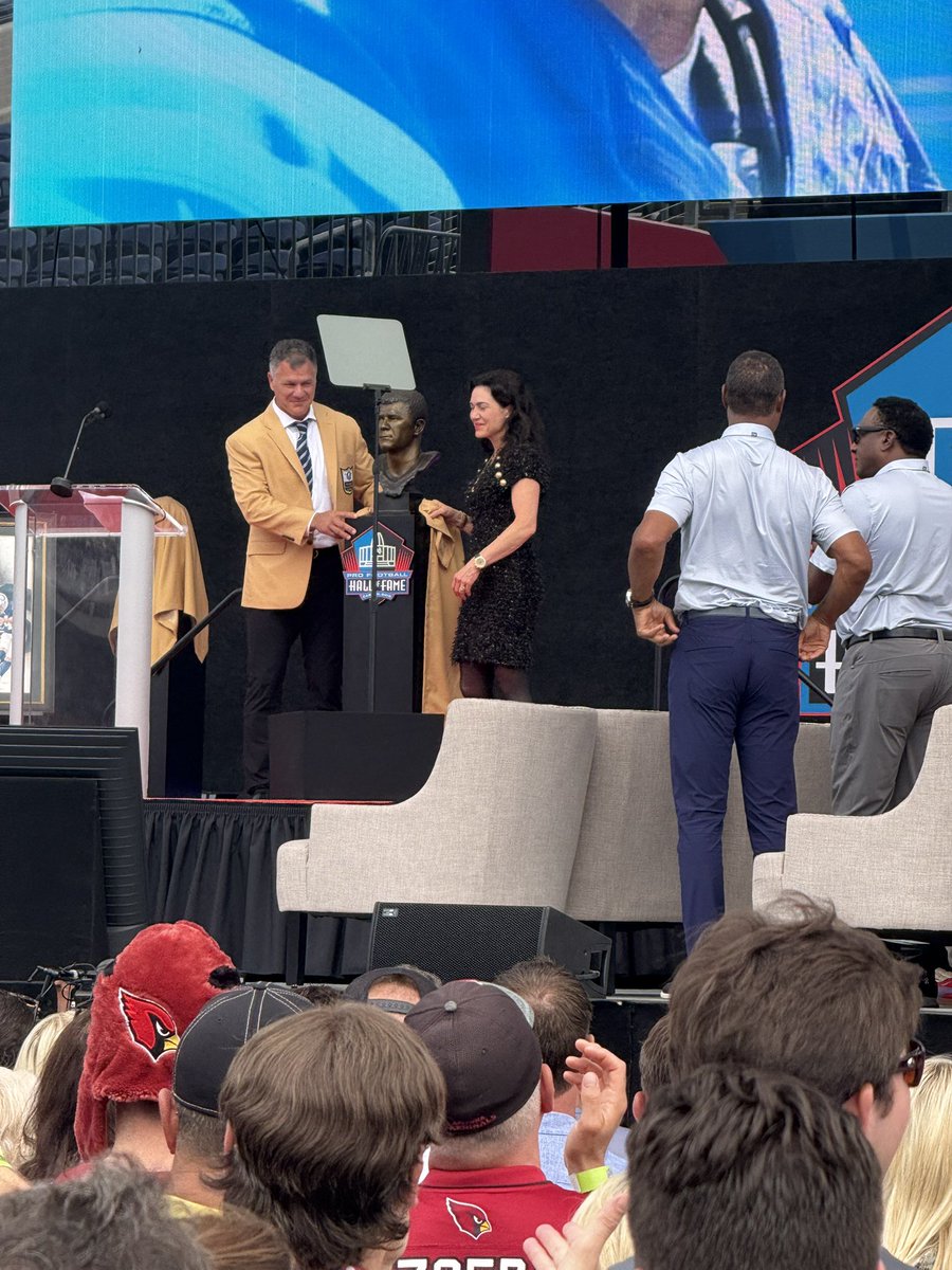 aqshipley's tweet photo. Congrats Vinny. The best to EVER do it! Such a cool moment to be in person to see it! 

@adamvinatieri @Colts https://t.co/NWJFuJtSgZ