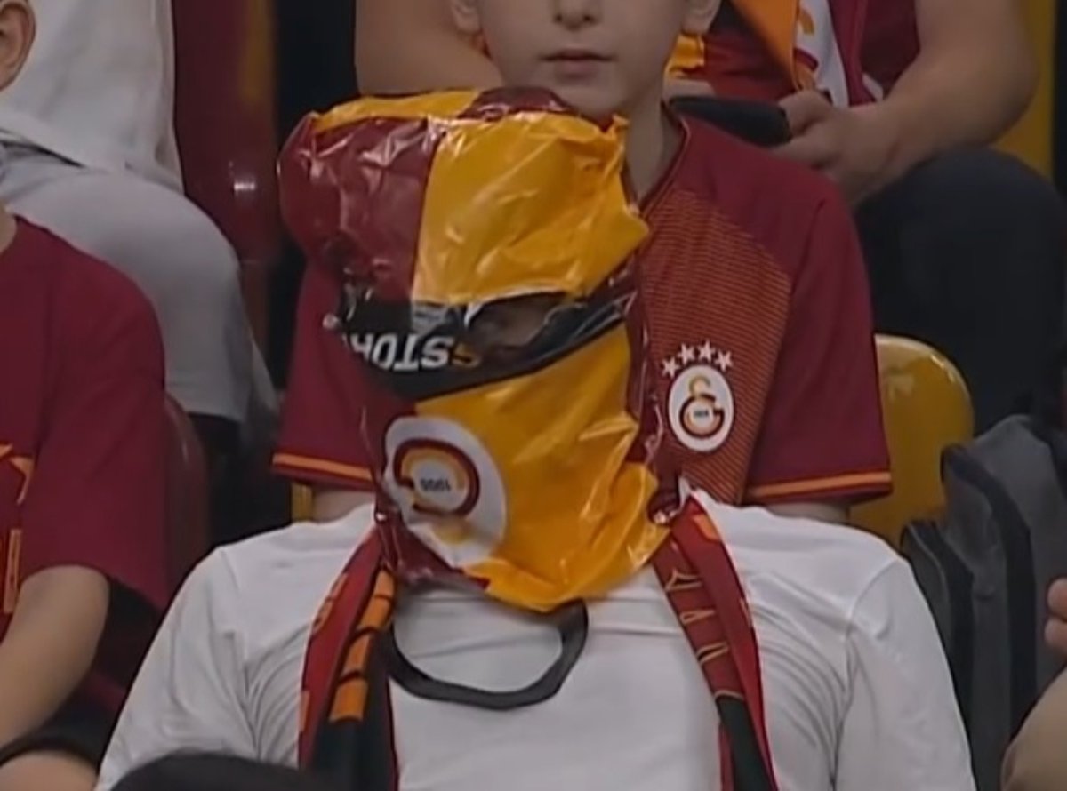 YellowRedHQ's tweet photo. To be a Galatasaray fan during a transfer season. https://t.co/oeIOModFw3