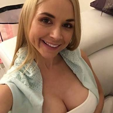 Sarah_vandella7's tweet photo. #NewProfilePic How do you all see my new look 🥰👅👅👅🍆🍆🍆 https://t.co/kVmMPDP7eM