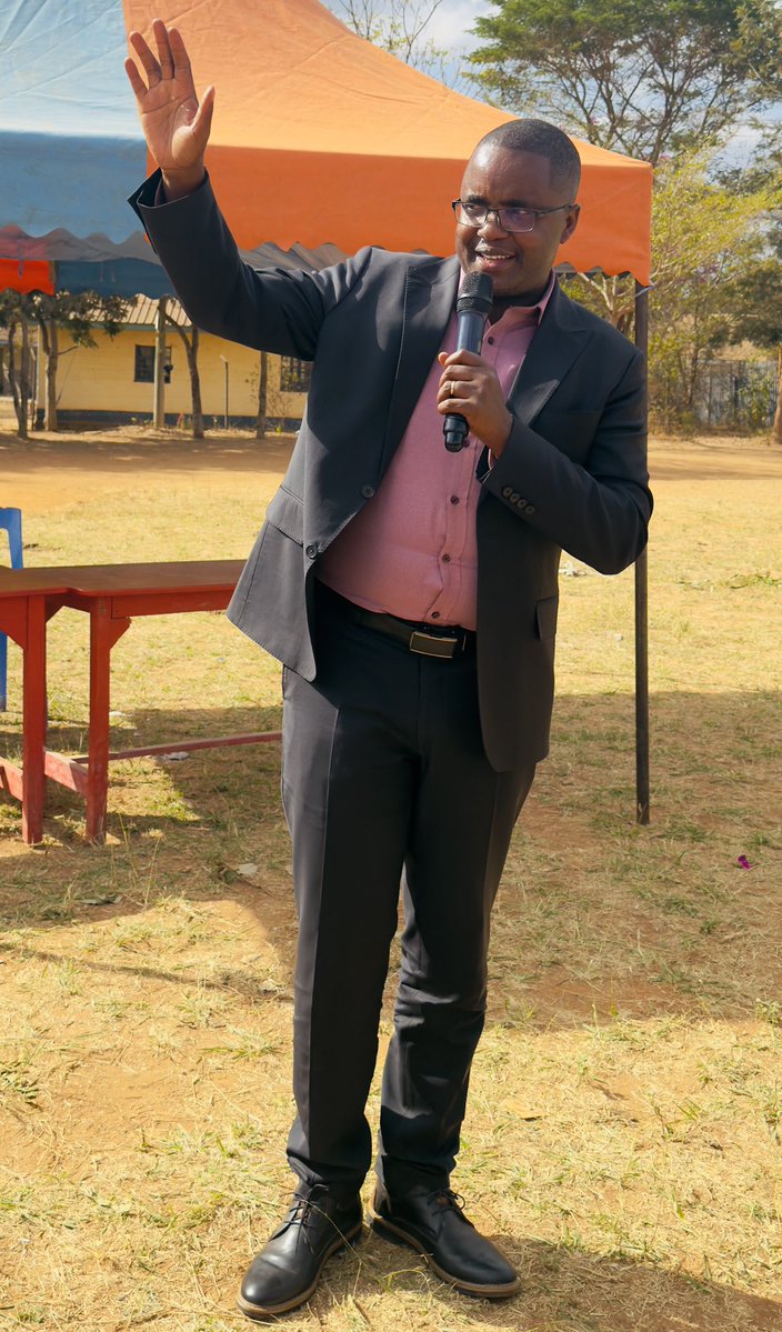 Profmutisya tweet picture