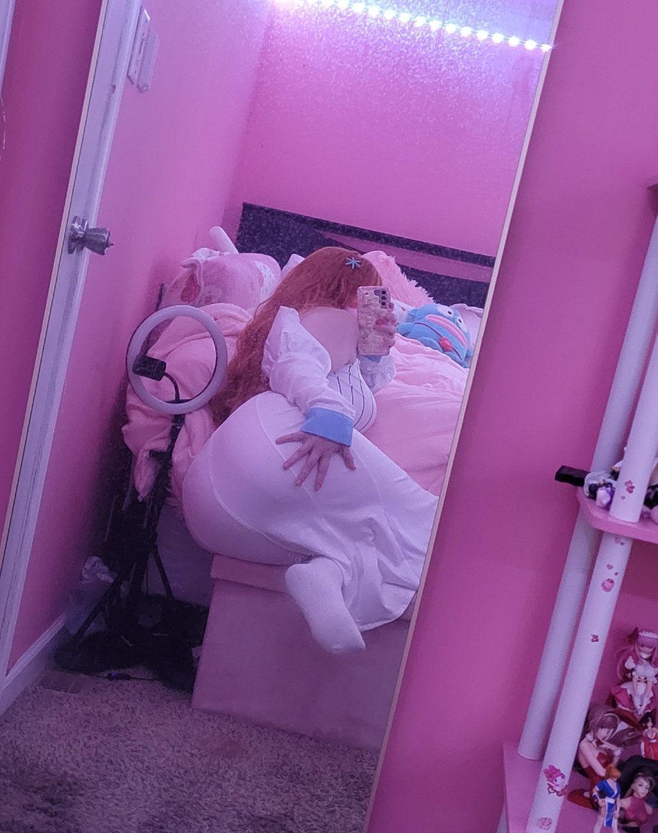SugaryMello's tweet photo. "Who wants some delicious bread~?!!"
my #tybw Orihime Inoue cosplay 🥖🍩 https://t.co/o1xqWGO044