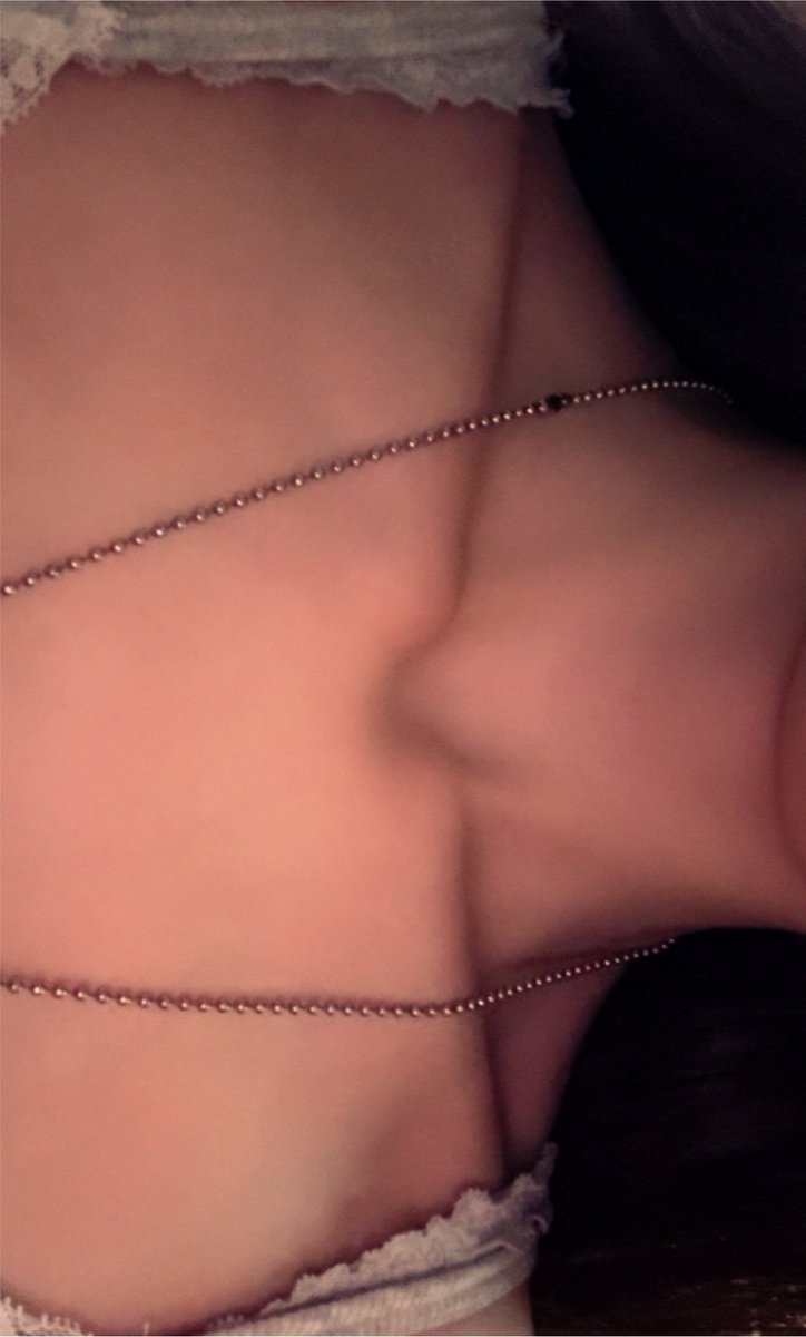 Meowozn's tweet photo. Mmmm  my  color  bones 🤤 https://t.co/Du0cSMgzaA