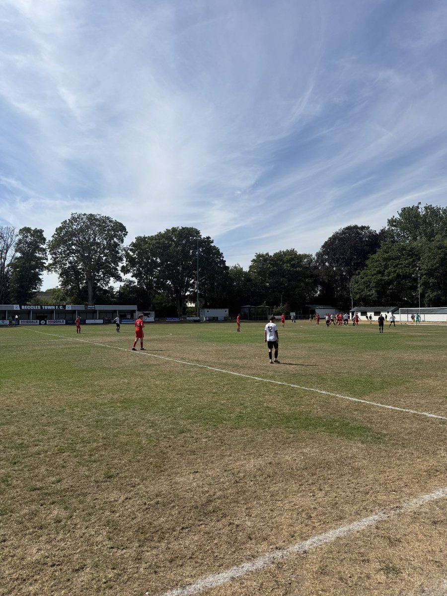 yelvertonfc's tweet photo. Today’s first team friendly finishes 2-2. Another good blowout in hot conditions, against a very good outfit. All the best for the season chaps @BecclesFC , and fair play for having the pitch in such good condition given the weather circumstances! 
#UTH https://t.co/kCkUzHXsob