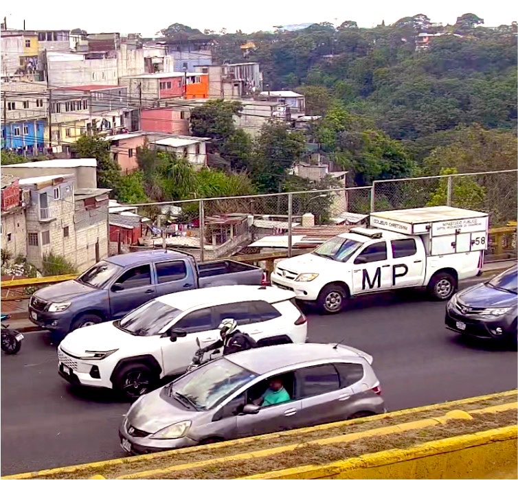 amilcarmontejo's tweet photo. Van 14 horas de la balacera en Periférico.

🟣 Ministerio Público y Policia Nacional Civil siguen teniendo presencia en Periférico zona 7.

Diligencias obligan a la reducción de carriles en puente El Incienso y es posible que sigan las acciones hasta en la noche.

⚠️ A esta hora, congestionamiento está llegando a kilómetro 7.4 de ruta El Atlántico en zona 18 frente a colonia Los Pinos.

#ConsejoMontejo #TodosDependemosDeTodos #Guatemala