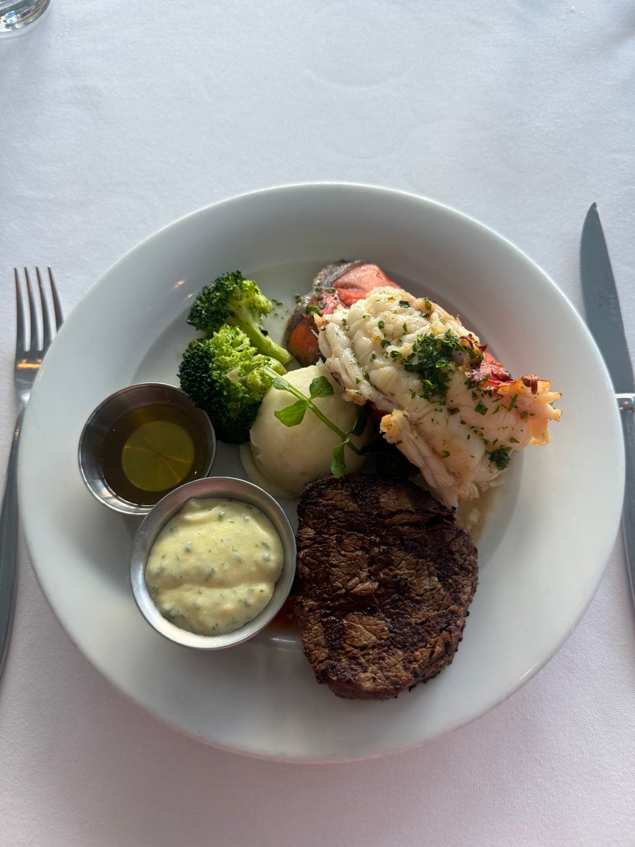 ScottCo39908318's tweet photo. Didn’t touch a free weight all cruise, ate this 5 out of 7 nights, yet back to the grind we immediately are!!!! #AnythingForAUConnWin !!!! https://t.co/cleObpHk7y