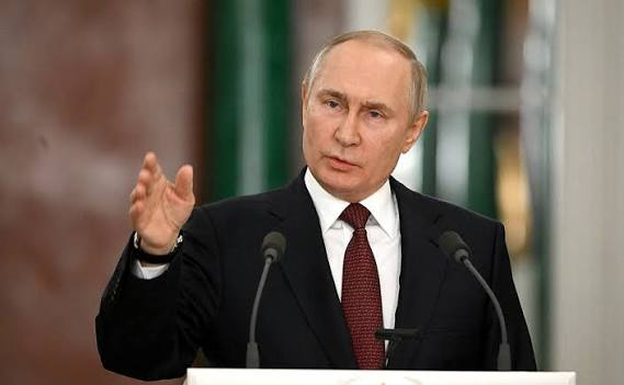 IPAZIA2025's tweet photo. #RelataRefero
#Russia: il presidente #Putin considera l’#Artico il principale teatro strategico del XXI secolo, così rafforza le infrastrutture portuali, la logistica costiera, la flotta rompighiaccio a propulsione nucleare e naturalmente la difesa.
https://t.co/eqAEAInYG5 https://t.co/yocoOmALDt