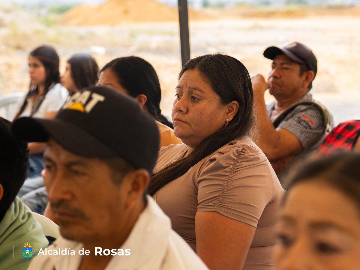 alcaldiaderosas's tweet photo. Agradecemos de manera especial al Gobierno Nacional, a la @UNGRD y a todos los líderes que hicieron posible este importante proyecto.

Como #GobiernoDelPueblo seguimos acompañando a nuestra gente y trabajando por el bienestar de las familias roseñas. 🤝

💚🤍💙 https://t.co/erxsaCFfNl
