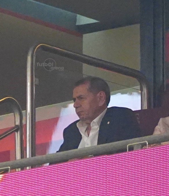 forzacimbom's tweet photo. Dursun Özbek, tribünde. (Futbol Arena) https://t.co/lOsdpdJQRW