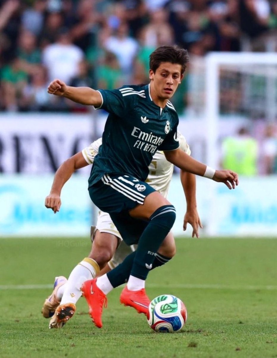 theMadridZone's tweet photo. 🇹🇷 Arda Güler vs Ferencvaros:

• 90 minutes
• 90% pass accuracy 
• 4 chances created
• 1 big chance created
• 3/3 crosses
• 6/8 long balls
• 3 successful dribbles
• 4 times fouled
• 3/3 tackles won
• 6 recoveries
• 1 interception
• 1 clearance 
• 10/13 duels won

Magician. ⭐️