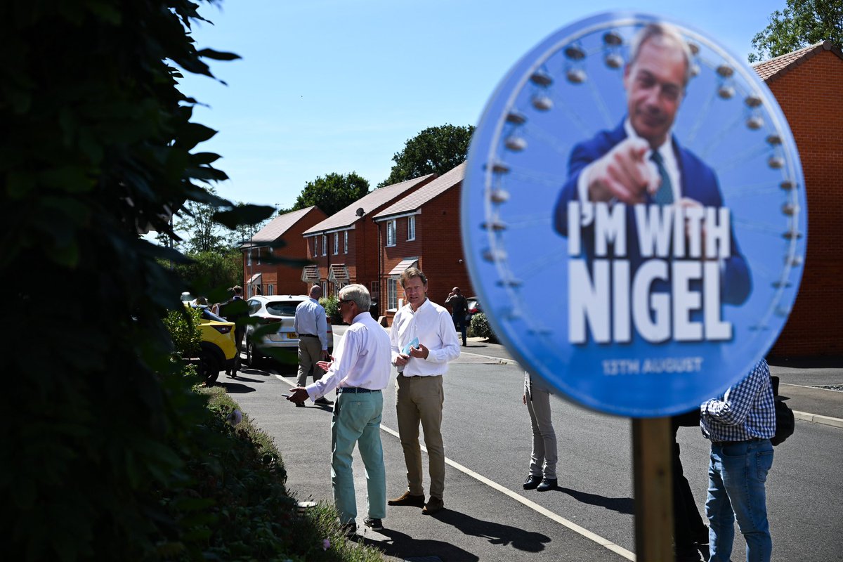 TiceRichard's tweet photo. Great sunny day in Clacton

Huge support for Nigel &amp; against the Establishment https://t.co/u6bEATYueu