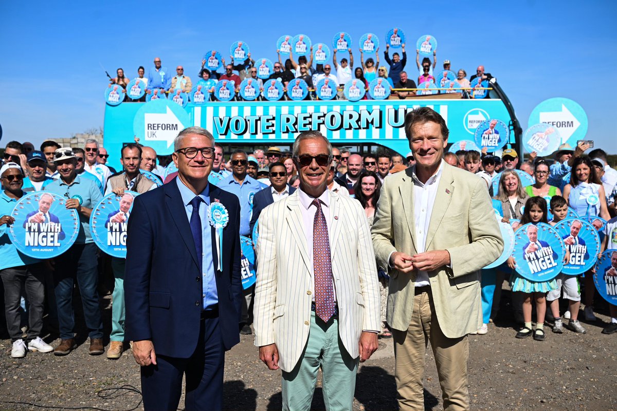 TiceRichard's tweet photo. Great sunny day in Clacton

Huge support for Nigel &amp; against the Establishment https://t.co/u6bEATYueu