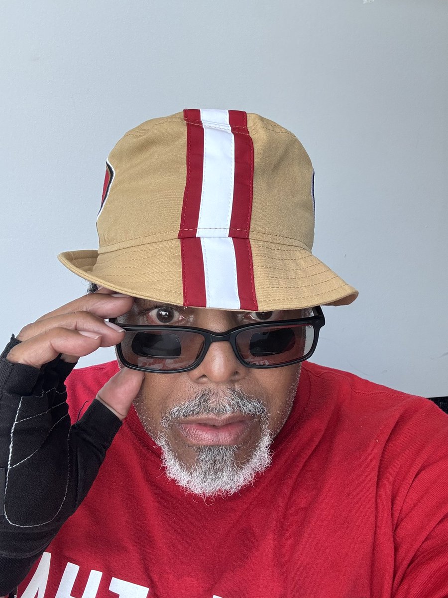 RONSONORIGINALS's tweet photo. Thank you God. My supporting wife LaTonya 35 years of marriage . Jordan , India Raven and Ronson Jr. @DeniseDYork and @richdesrosiers in 1977 my dream was to manage models and take pictures of #pfhof players from the electric ⚡️ football 🏈 set #rogerthat 🥹😢😭 https://t.co/GqOuc9Ml4P