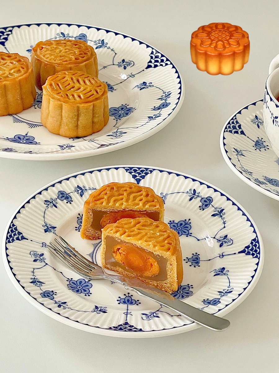 AliceFeltozcuo's tweet photo. Today’s the lunar Mid-Autumn Festival! Gathered with family, mooncakes and warm chats—can’t ask for a better harvest full moon. https://t.co/RsCJ5uFnKG