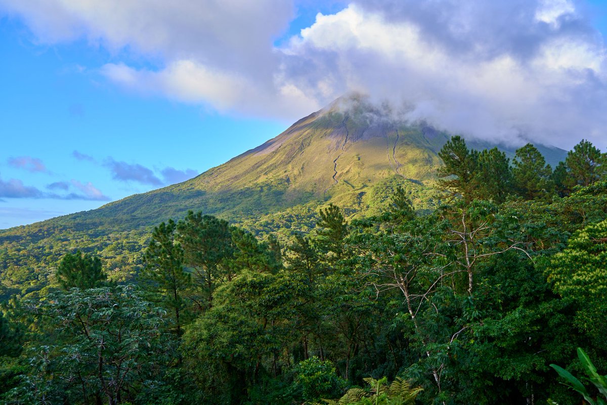 PostcardsDaily's tweet photo. Arenal Volcano, Costa Rica
A near-perfect volcanic cone above the rainforest
#ArenalVolcano #travel https://t.co/3yUgqBNsna