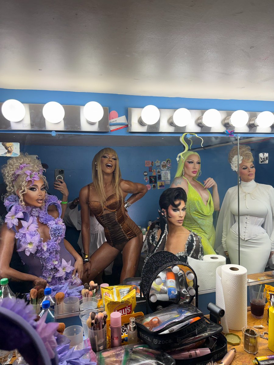 Bhytes1's tweet photo. The @gofreddie__ girls https://t.co/MeFa9I59v1