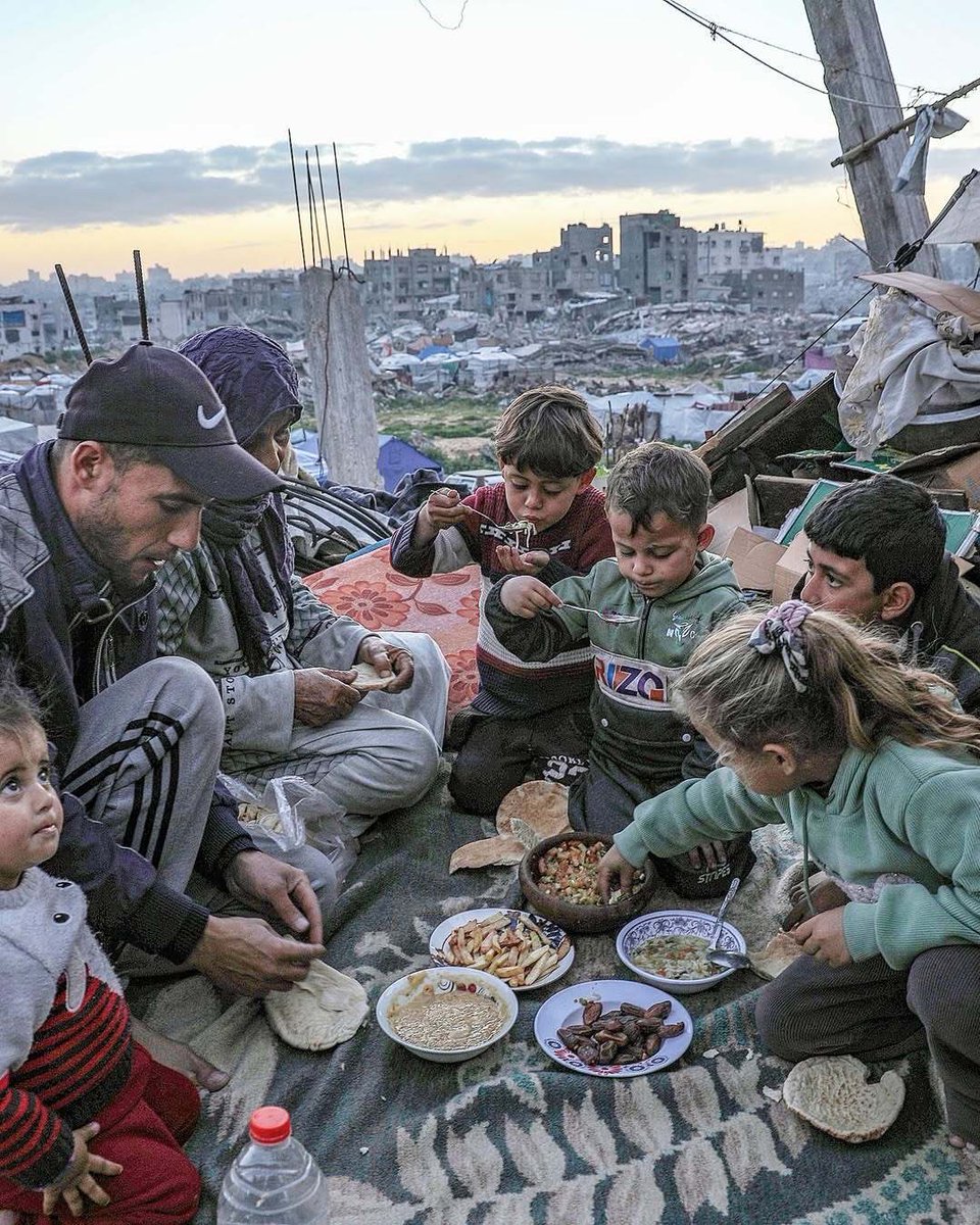 yousef_ki1's tweet photo. Palestine, Gaza 2026.

If you see this photo, put a dot to break the Silence. https://t.co/re0kPye5hw