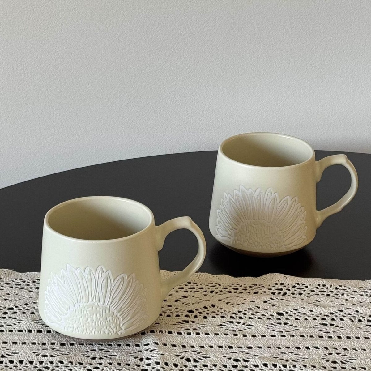 TheoneBeetsy's tweet photo. [Just finished this hand-painted ceramic mug with cute little sunflowers  Every brush stroke brings warmth—small DIY projects make perfect little pick-me-ups! #DIYCrafts #Handmade]， https://t.co/riciYeR34Q