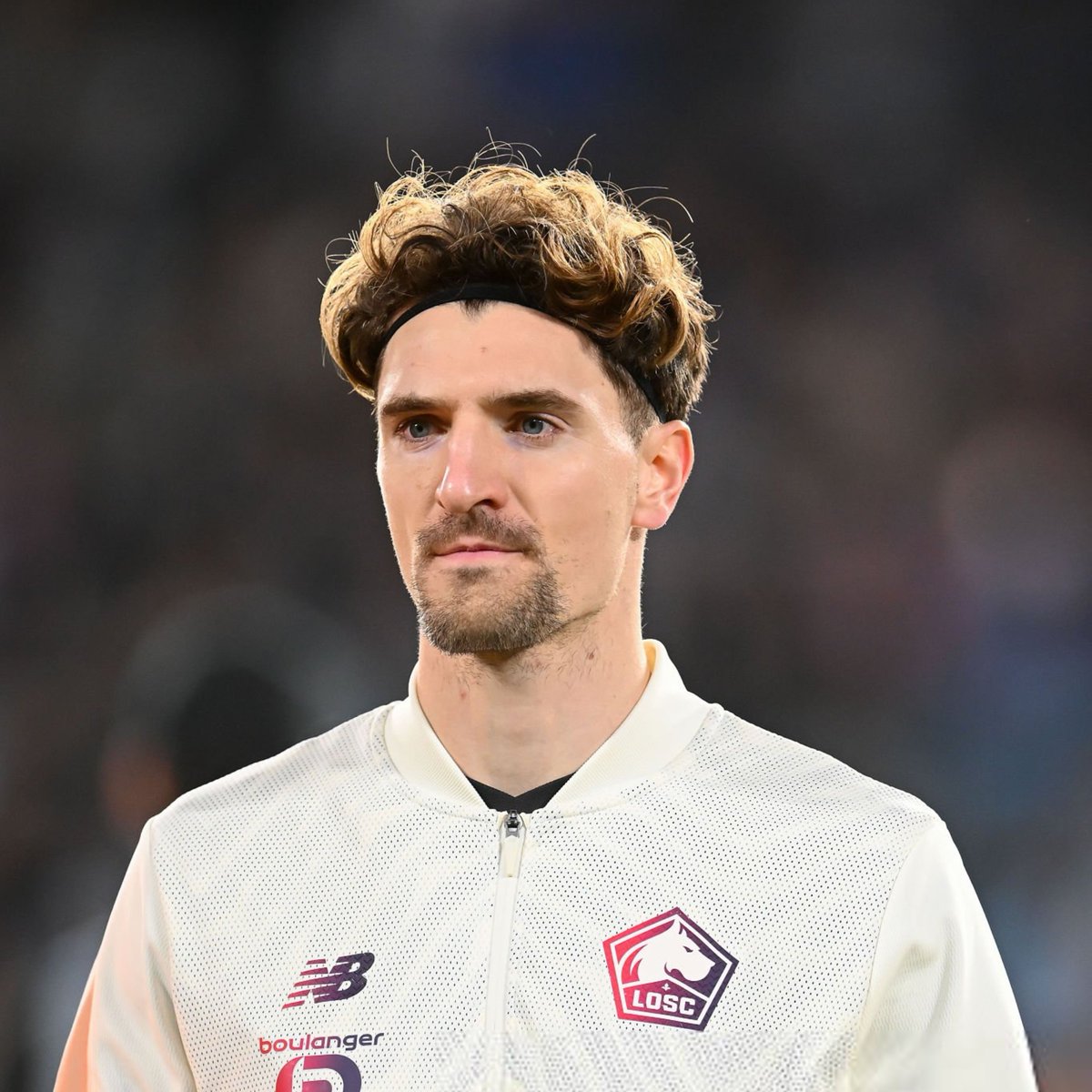 ActuL1_'s tweet photo. 🚨 THOMAS MEUNIER 🇧🇪 S'EXPRIME SUR SON DÉPART DU LOSC ! 👋❤️🤍

« Les conditions (expliquent mon départ). Le fait d'être libre et international ouvre des opportunités. Je ne voulais donc pas me précipiter mais voir ce qu'il y avait autour.

Olivier (Létang) m'a fait une offre. Je lui ai répondu, mais il lui était compliqué de la suivre. APRÈS DEUX TRÈS BONNES SAISONS, JE M'ATTENDAIS À UN PETIT EFFORT DE LA PART D'OLIVIER.

C'EST PLUS SA DÉCISION QUE MA DÉCISION, SI JE NE SUIS PAS RESTÉ ! »

(@lequipe)