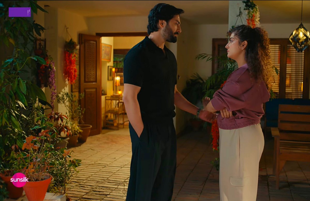 DanishxMajestic's tweet photo. Sayhaan โข "I've fallen in love with you."๐ฅบโค
Ilham โข "And I hate you."๐ฅ
#DanishTaimoor ๐โ.ห #HibaBukhari
#Humrahi
#Daniba As #Sayham โข ๐ https://t.co/GFCTqVjn3a